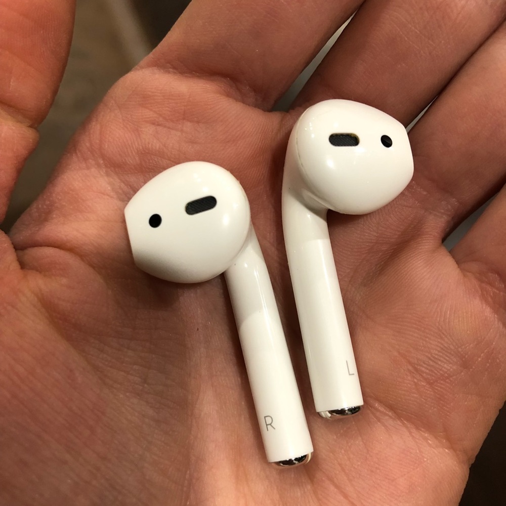 Apple AirPods - Picture 5 of 12